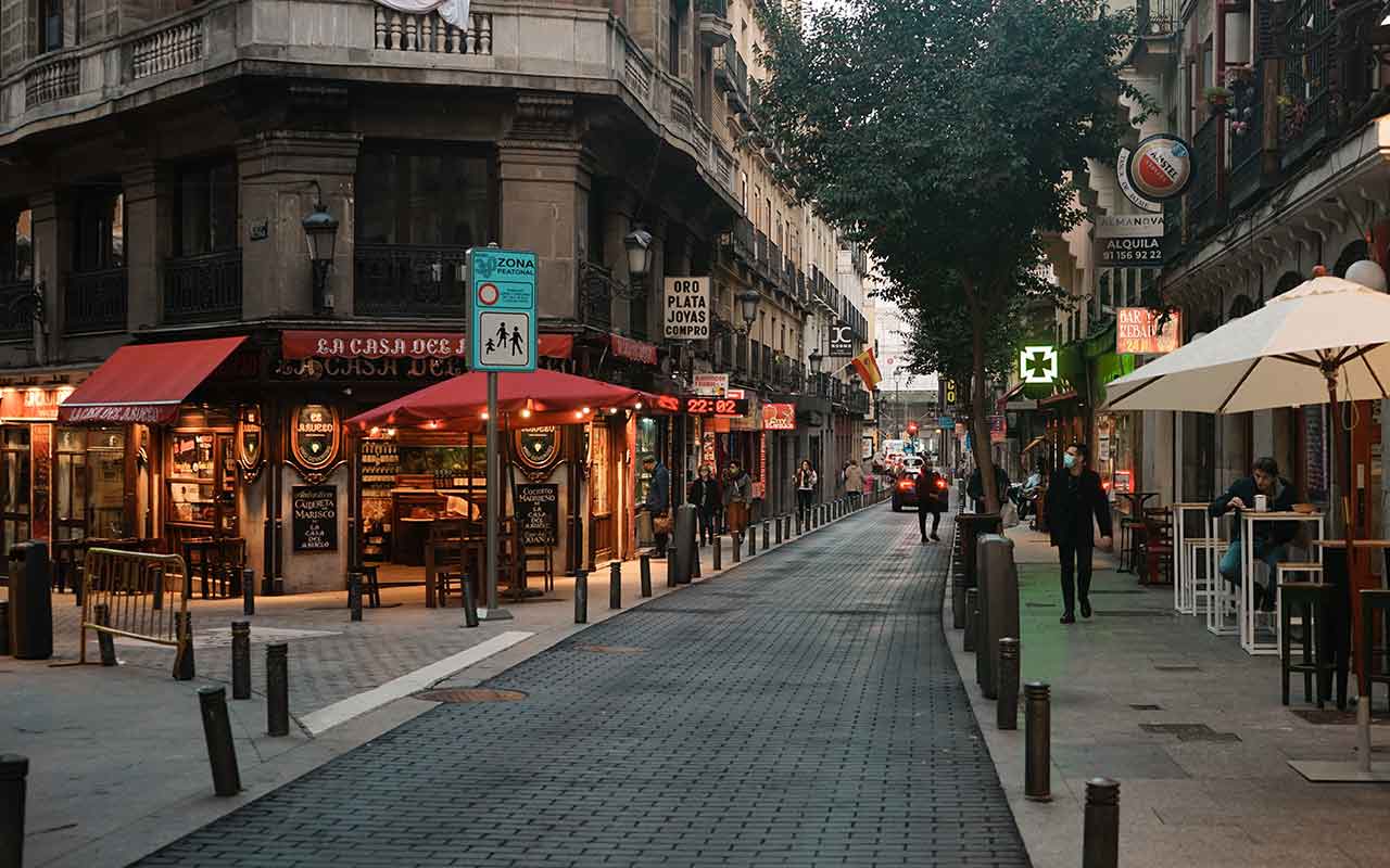 Market, Restaurants and Cafes in Barrio de las Letras in Madrid - the city that has every person's basic need
