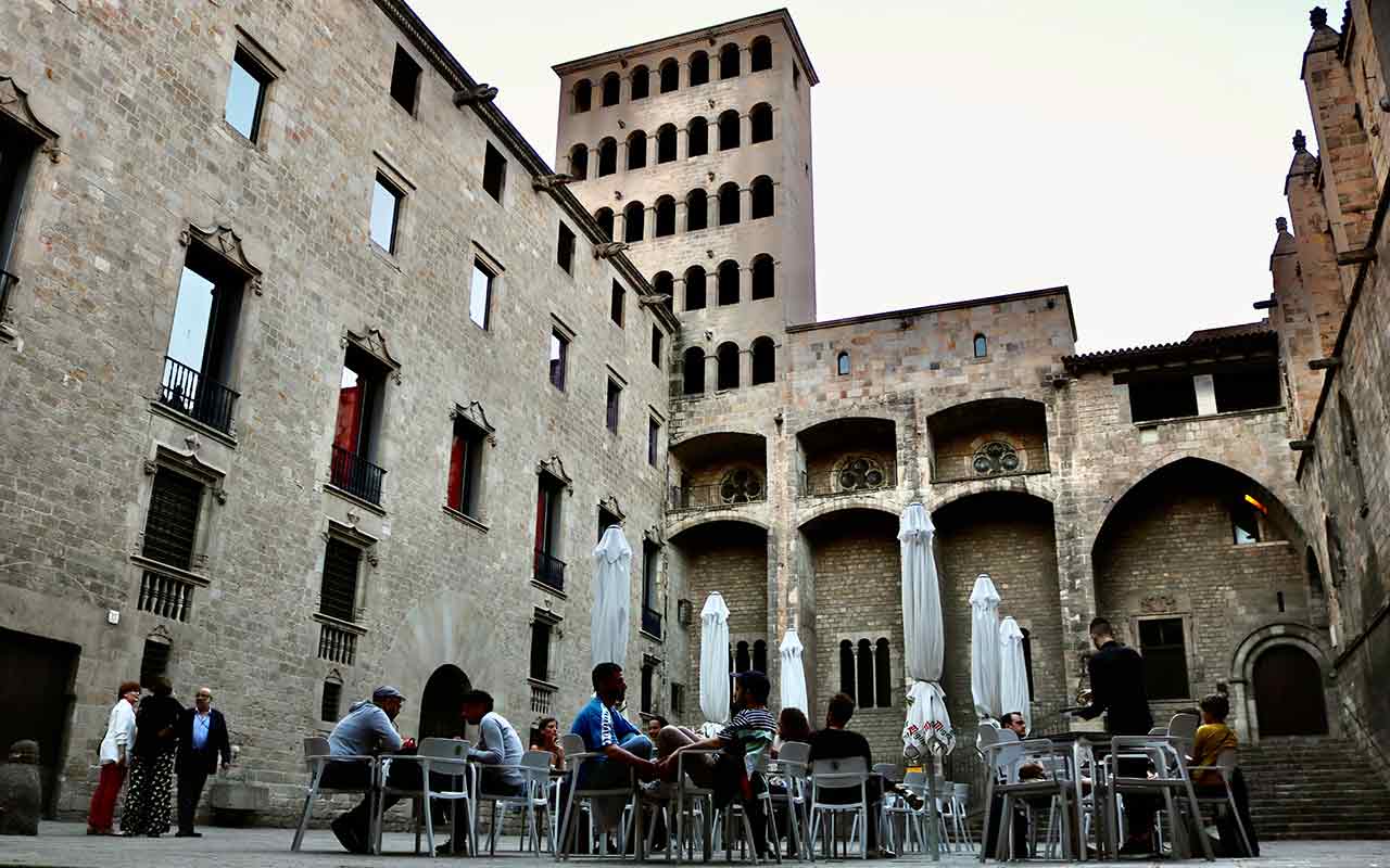 Poble Sec has many bars and restaurants that can cater tourists and locals