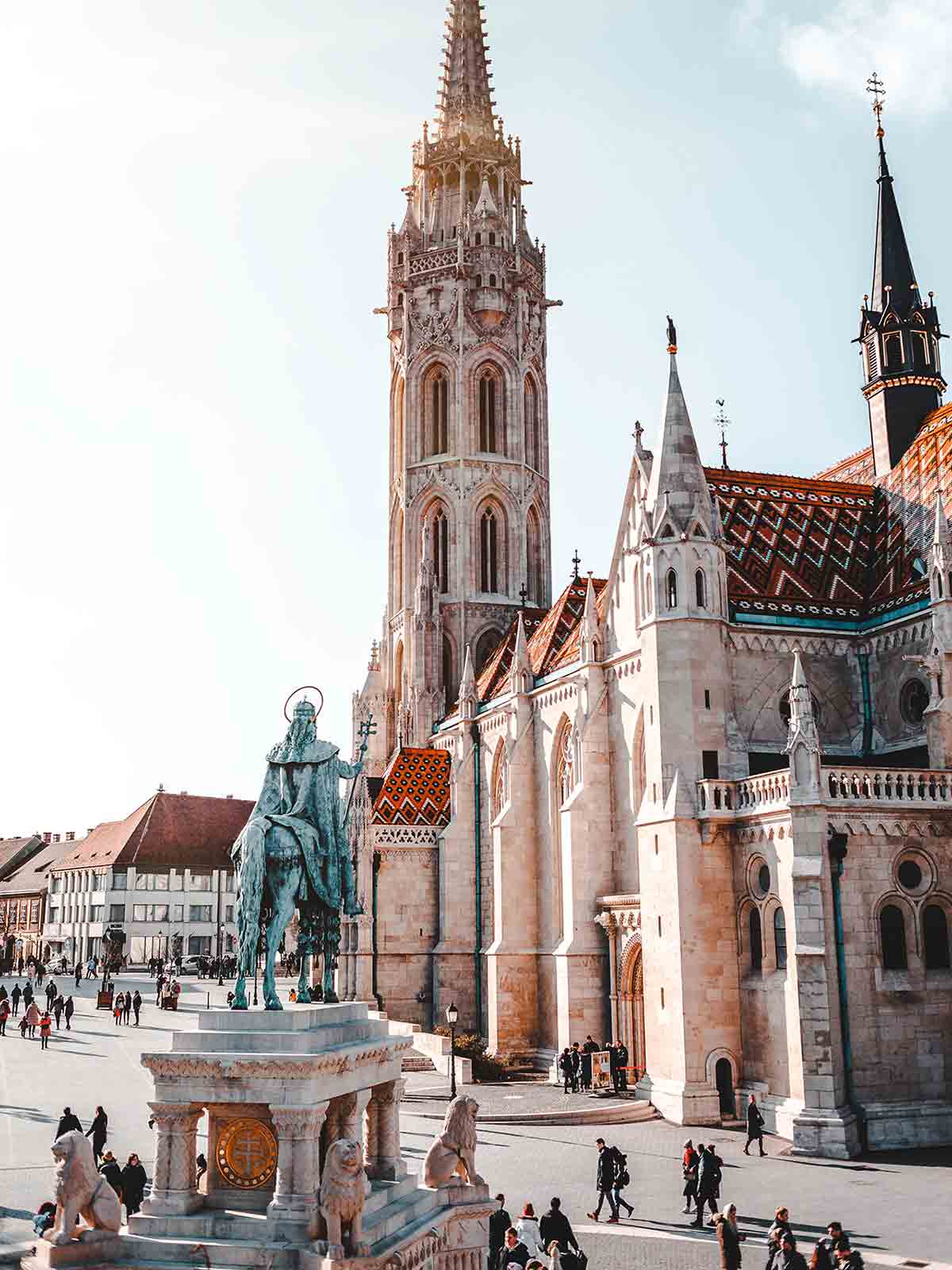 Matthias Church is located on the Buda side of Budapest just like Várkerület