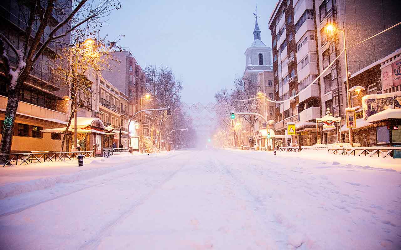 Calle de Bravo Murillo in Madrid during winter