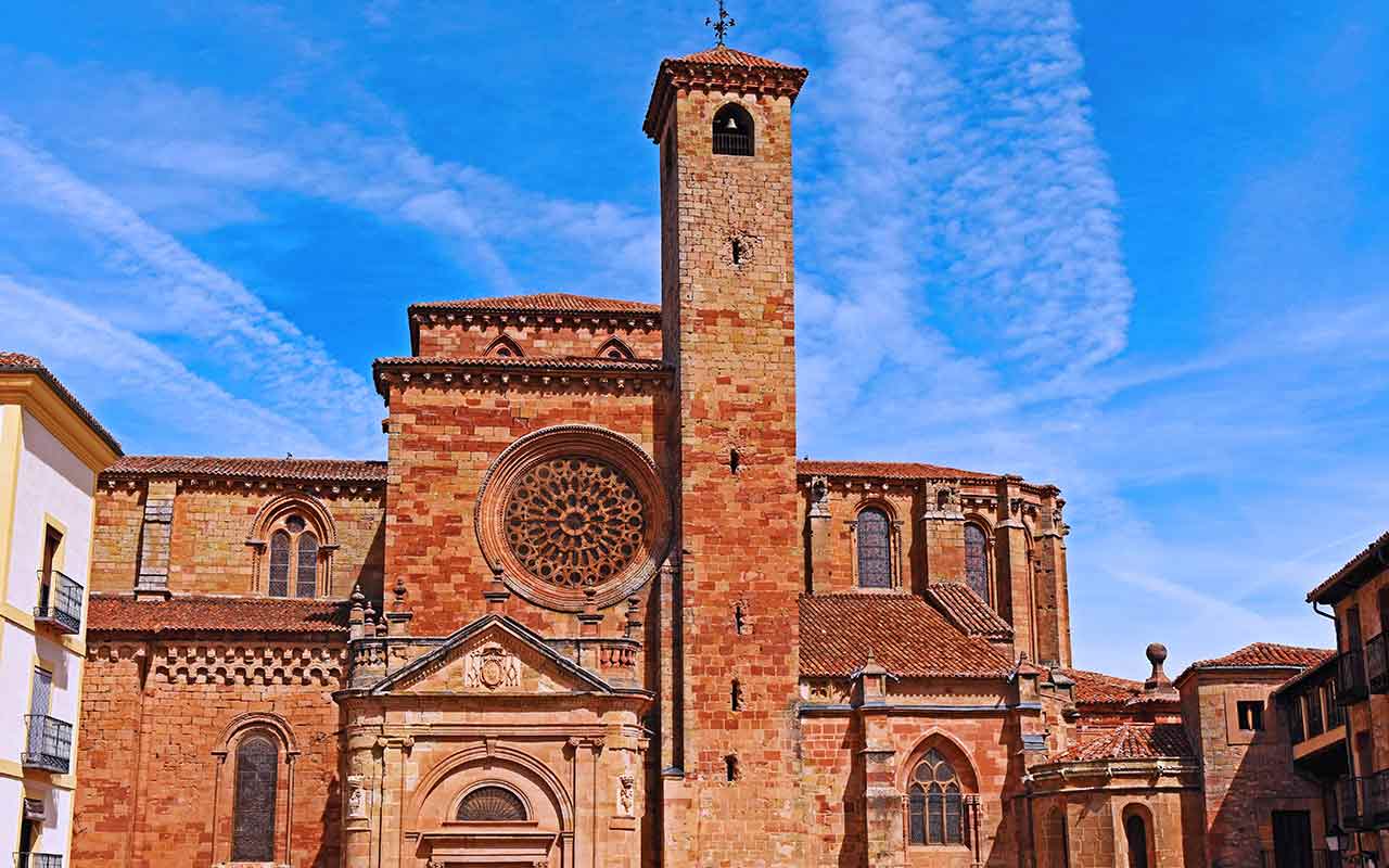 Iglesia de Sigüenza on a bright and sunny day