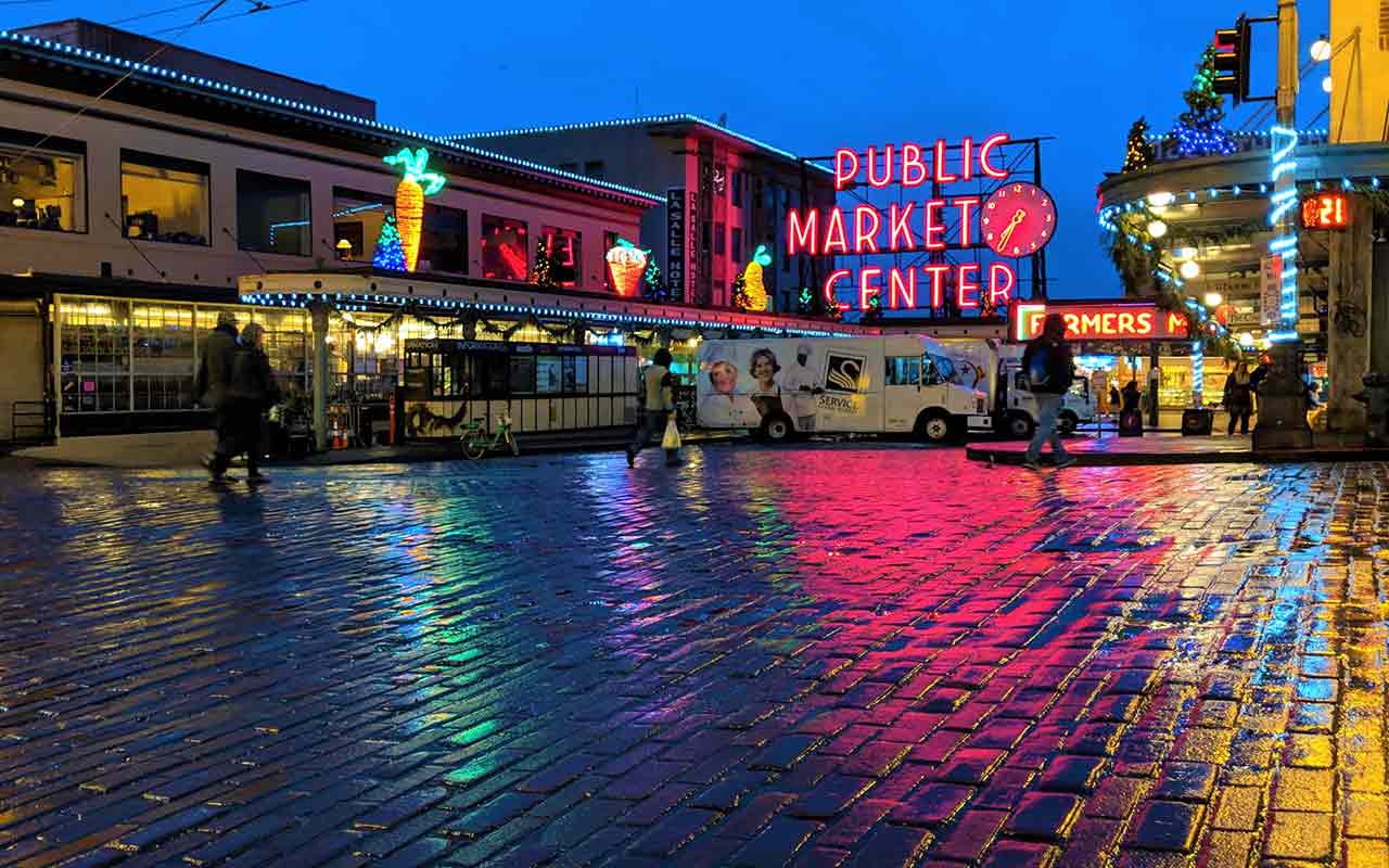 Locals going to the market even on a rainy night - quite an evidence as to how safe Seattle can be. 