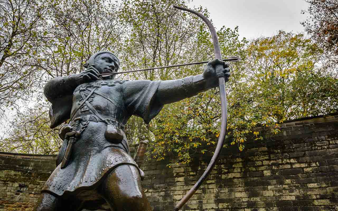 The Robin Hood statue in Nottingham