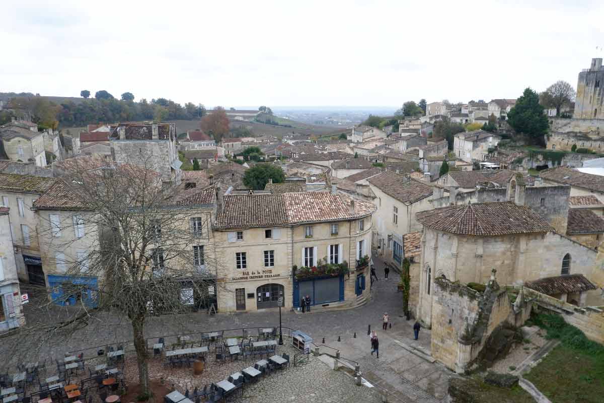 st emilion place du clocher view