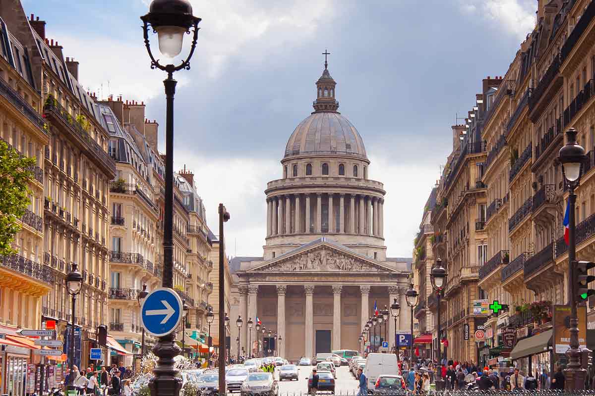 paris tourist attraction