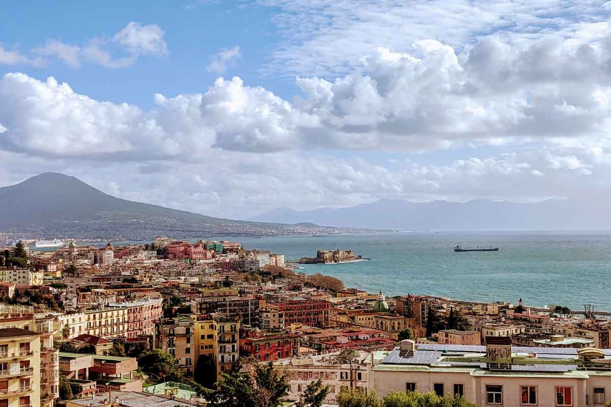 is naples worth visiting