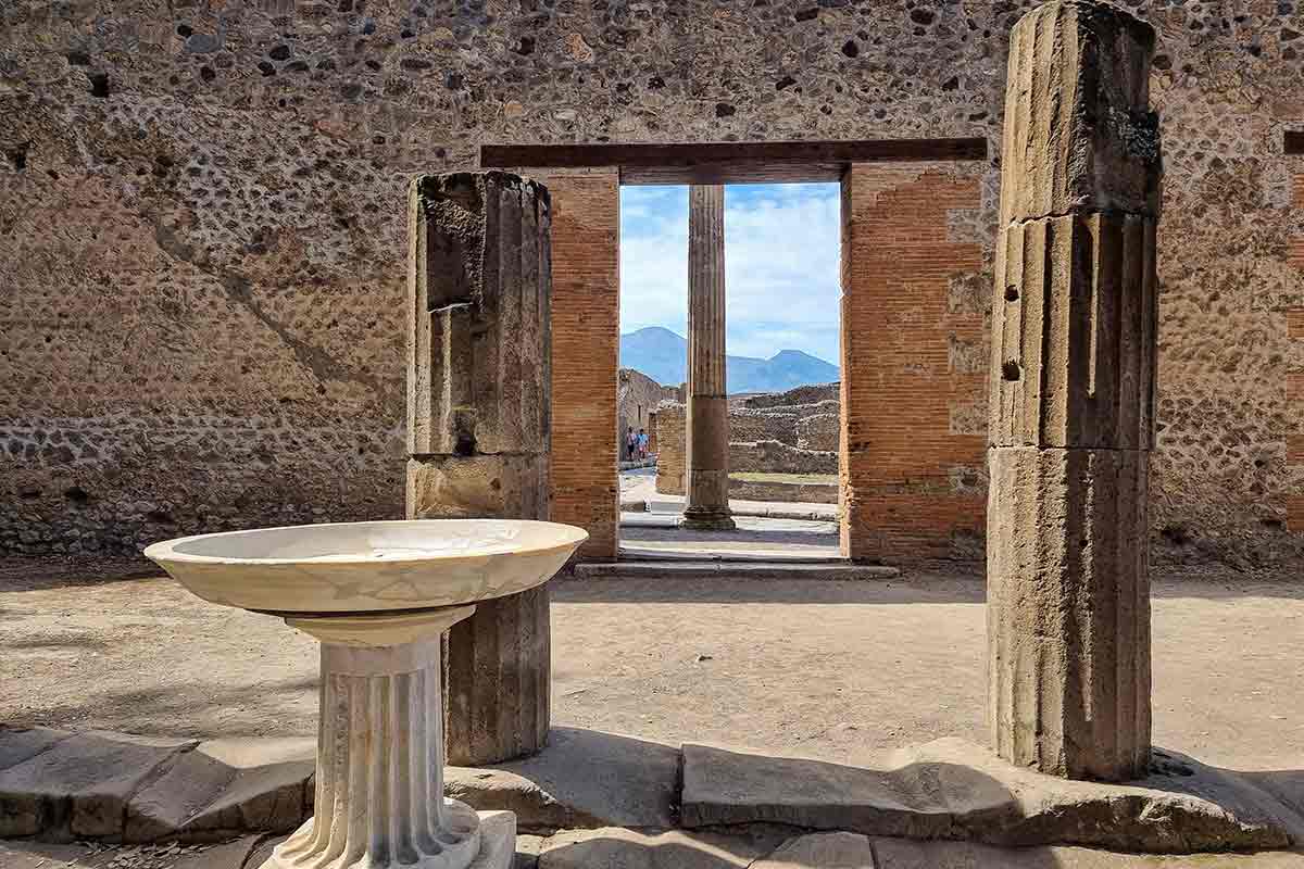 pompeii ruins italy