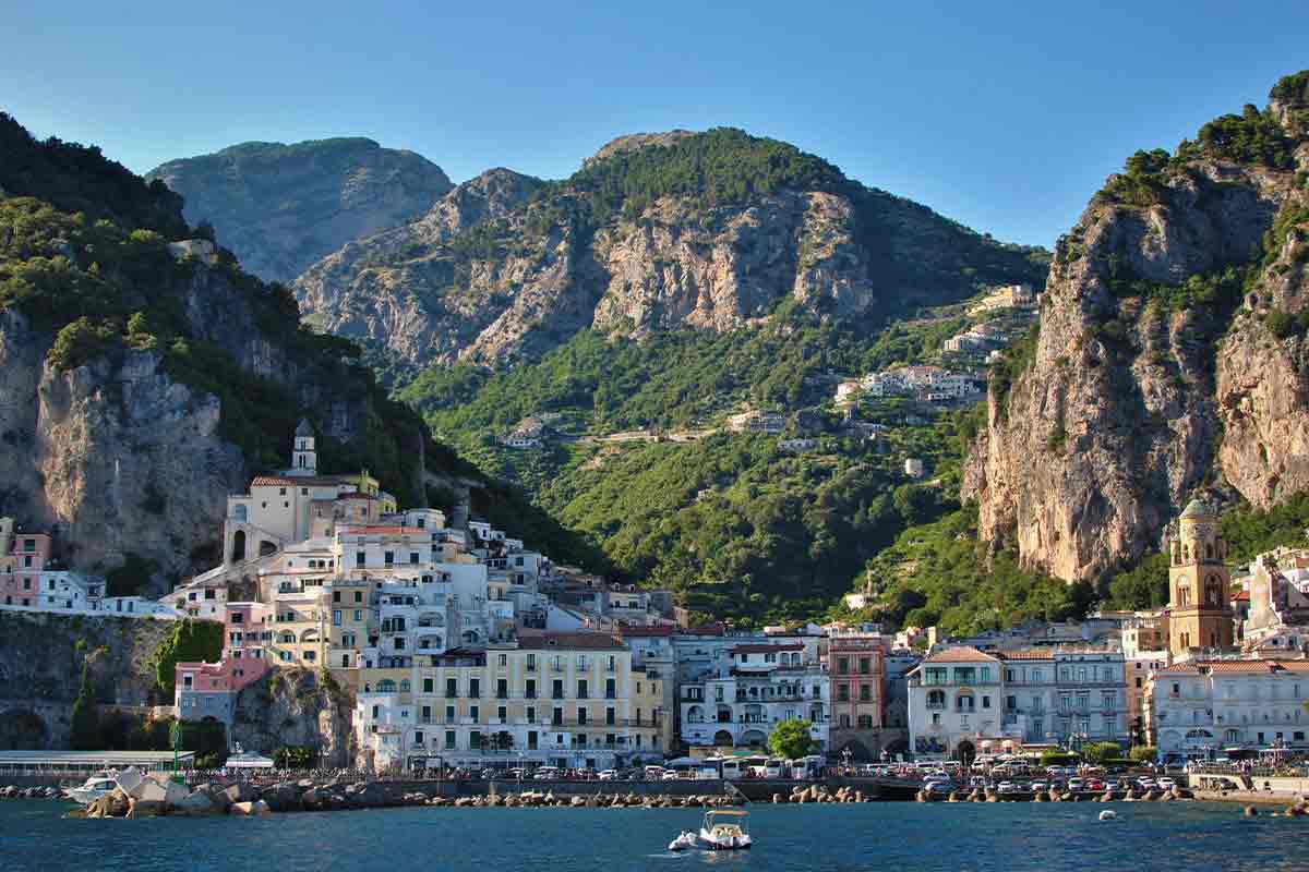 positano vs amalfi