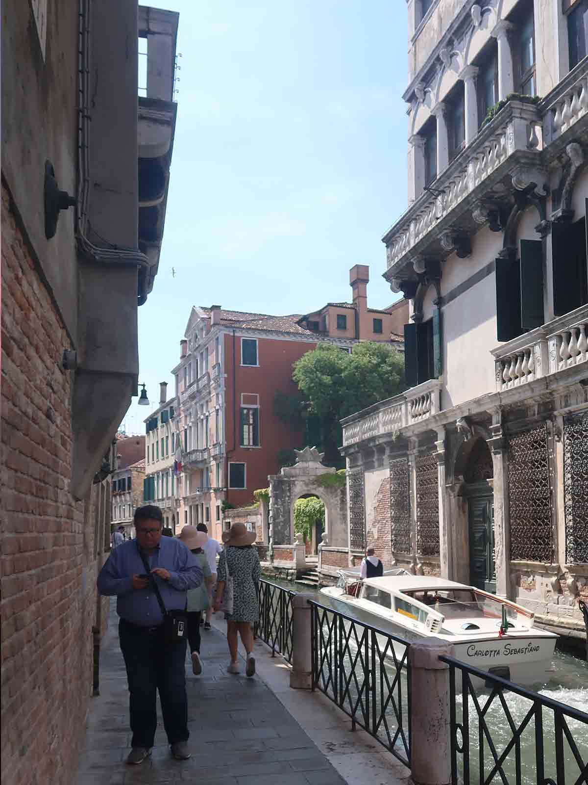 solo travel venice