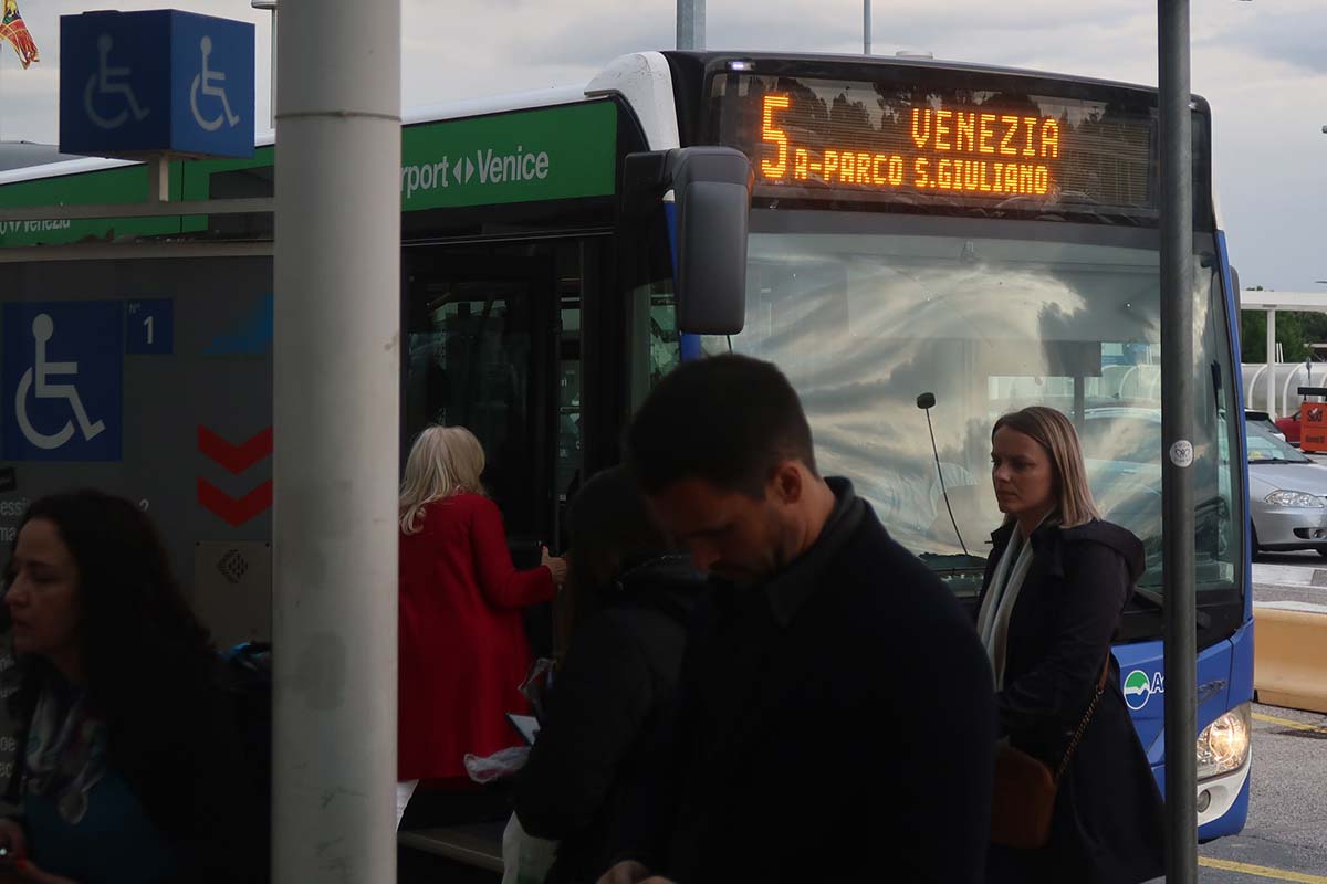 venice airport to venice bus