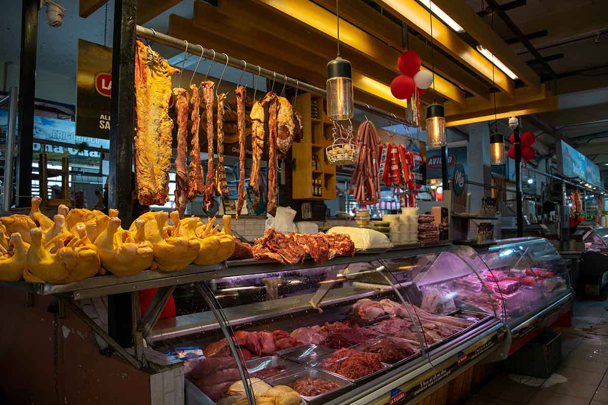 mercado 10 de agosto cuenca